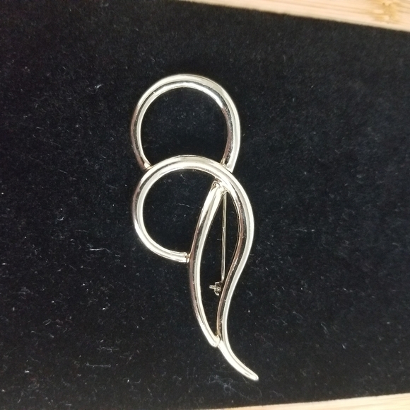 Goldtone Brooch Large - Picture 1 of 4